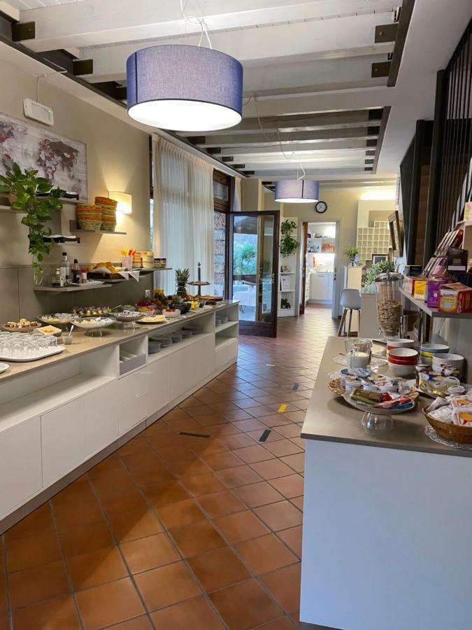 Garni Onda Hotell Torri Del Benaco Exteriör bild