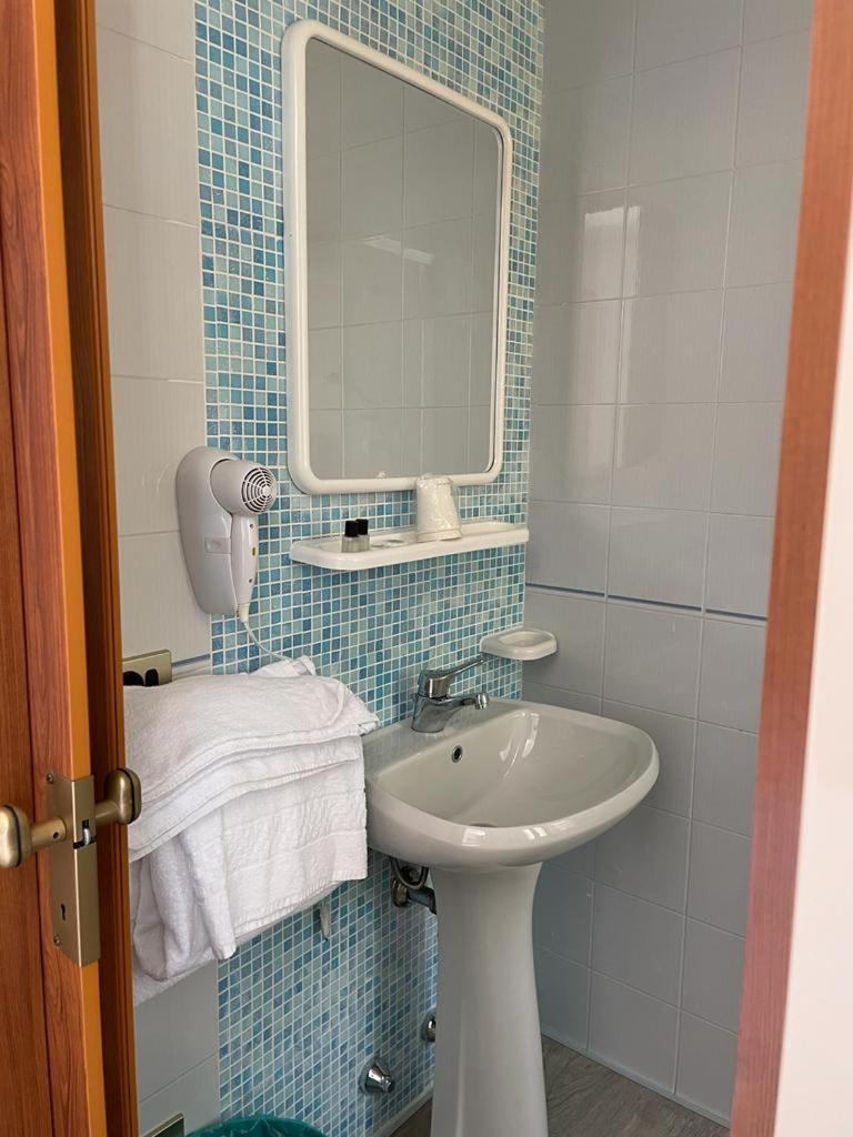 Garni Onda Hotell Torri Del Benaco Rum bild