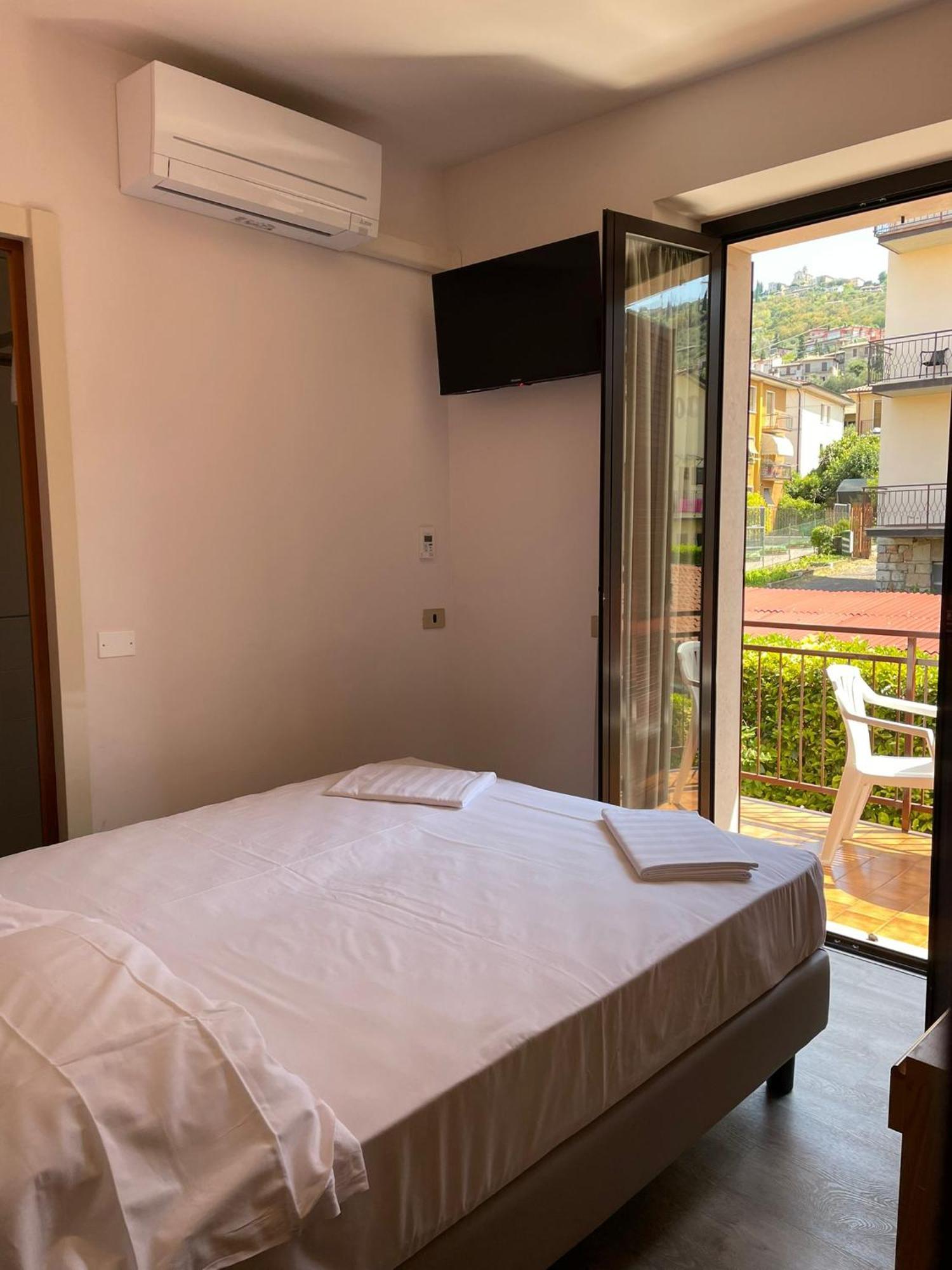 Garni Onda Hotell Torri Del Benaco Rum bild