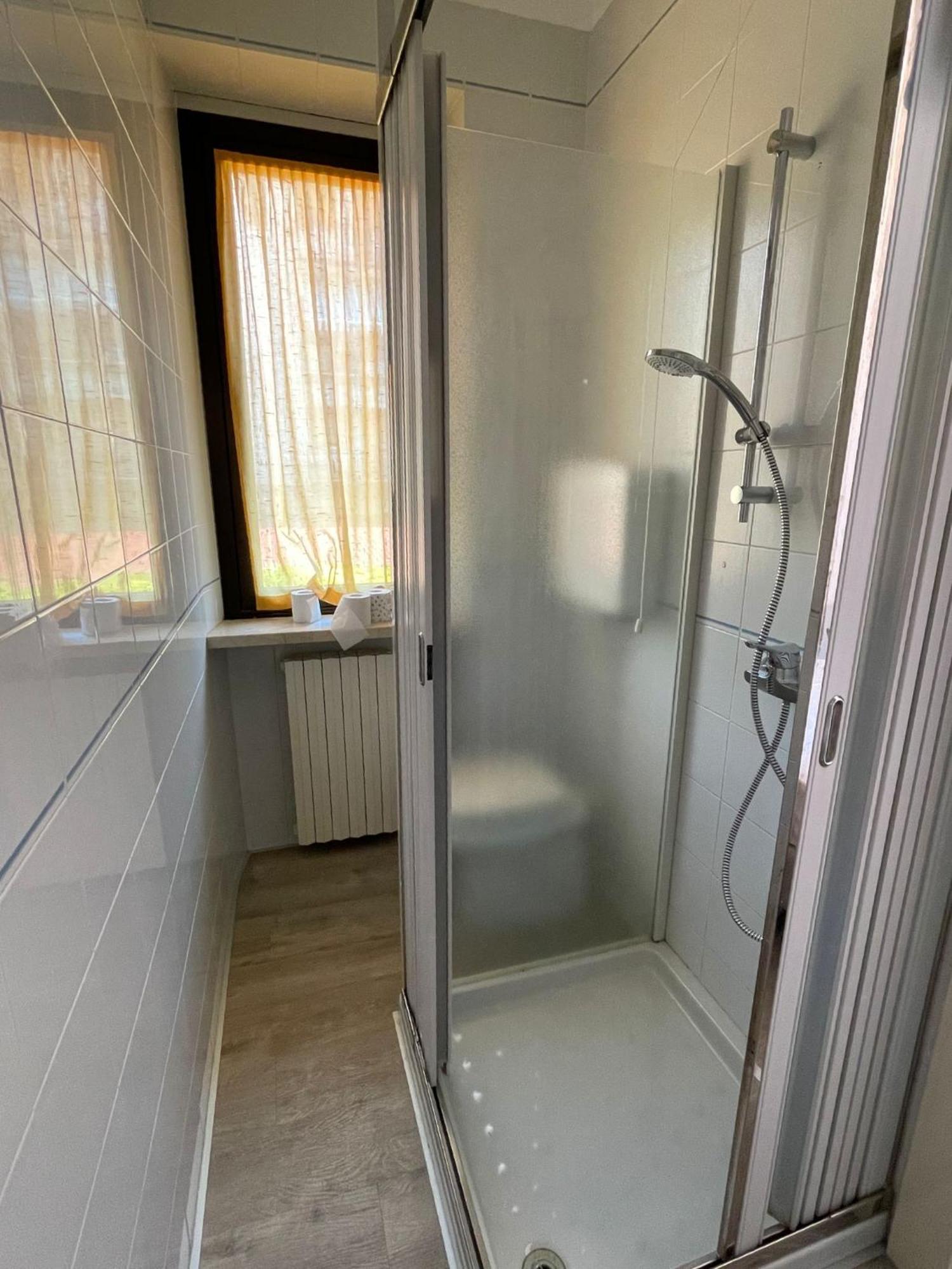 Garni Onda Hotell Torri Del Benaco Rum bild
