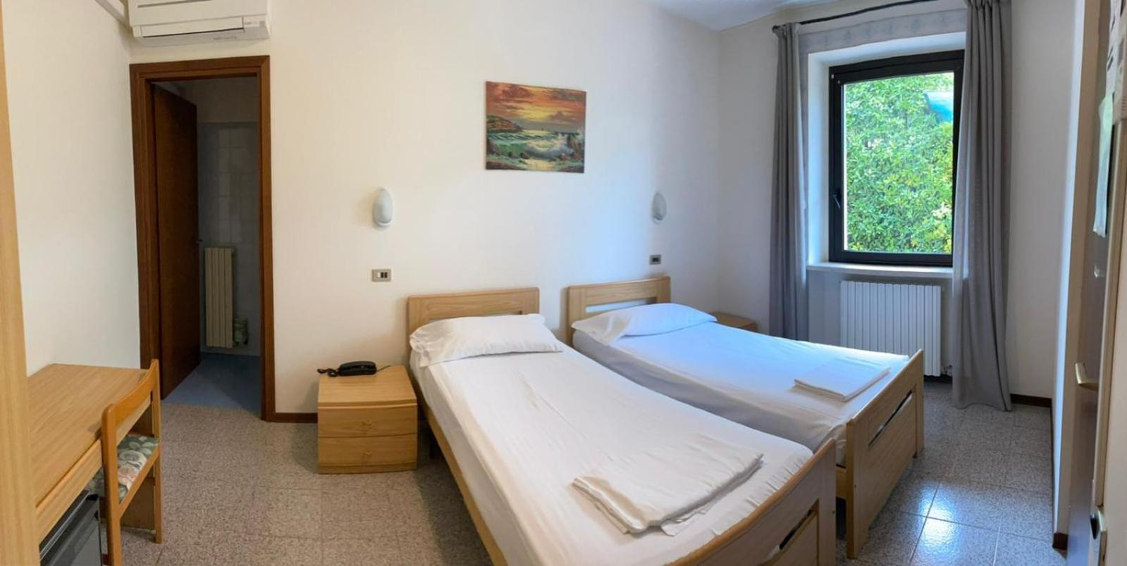 Garni Onda Hotell Torri Del Benaco Rum bild