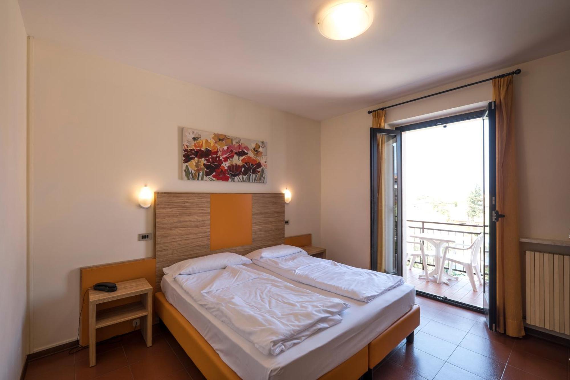 Garni Onda Hotell Torri Del Benaco Rum bild