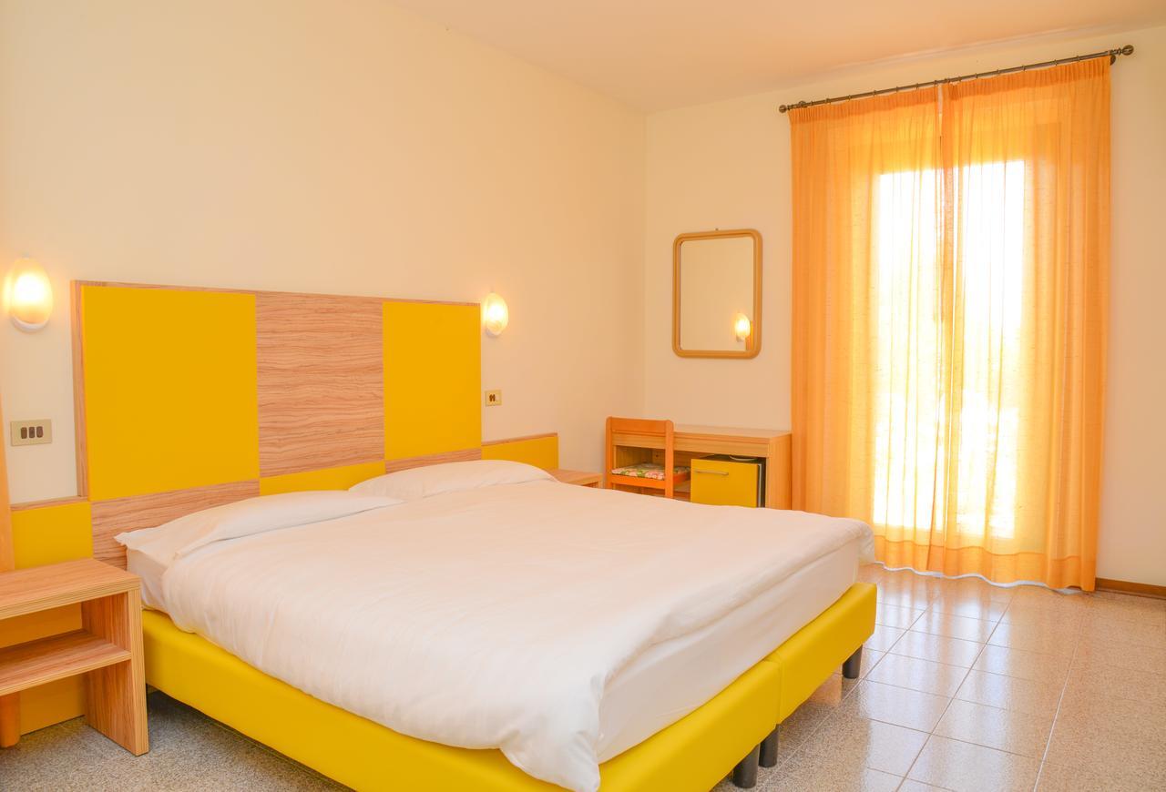 Garni Onda Hotell Torri Del Benaco Exteriör bild