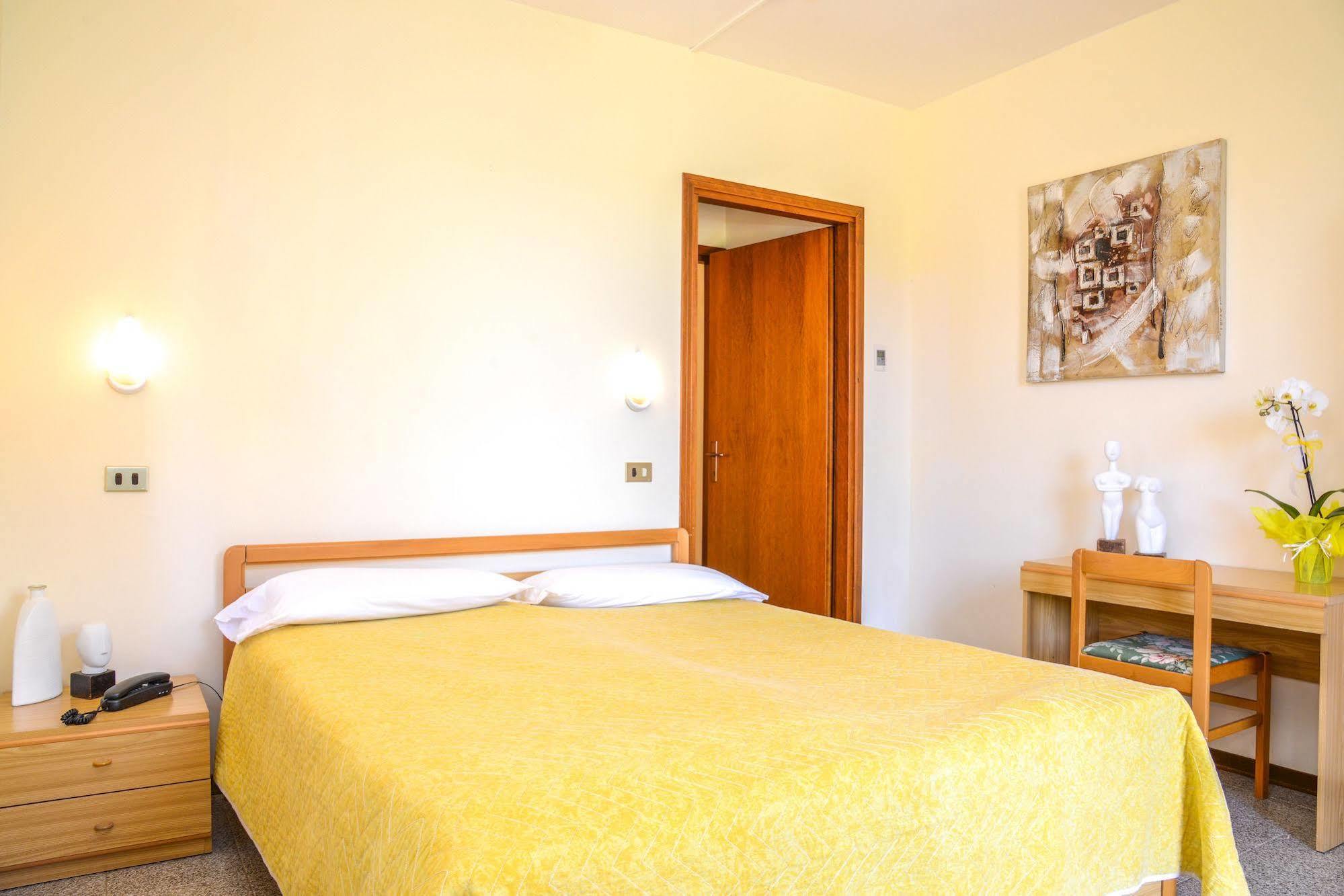 Garni Onda Hotell Torri Del Benaco Exteriör bild