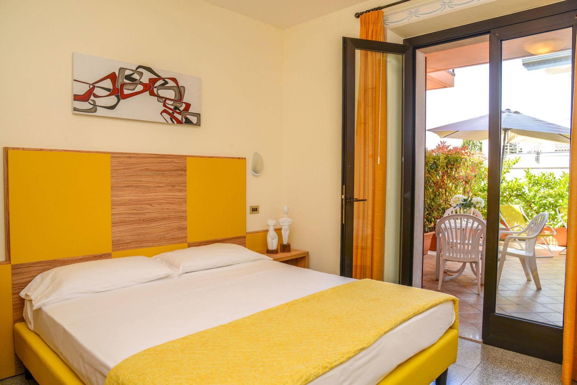 Garni Onda Hotell Torri Del Benaco Exteriör bild