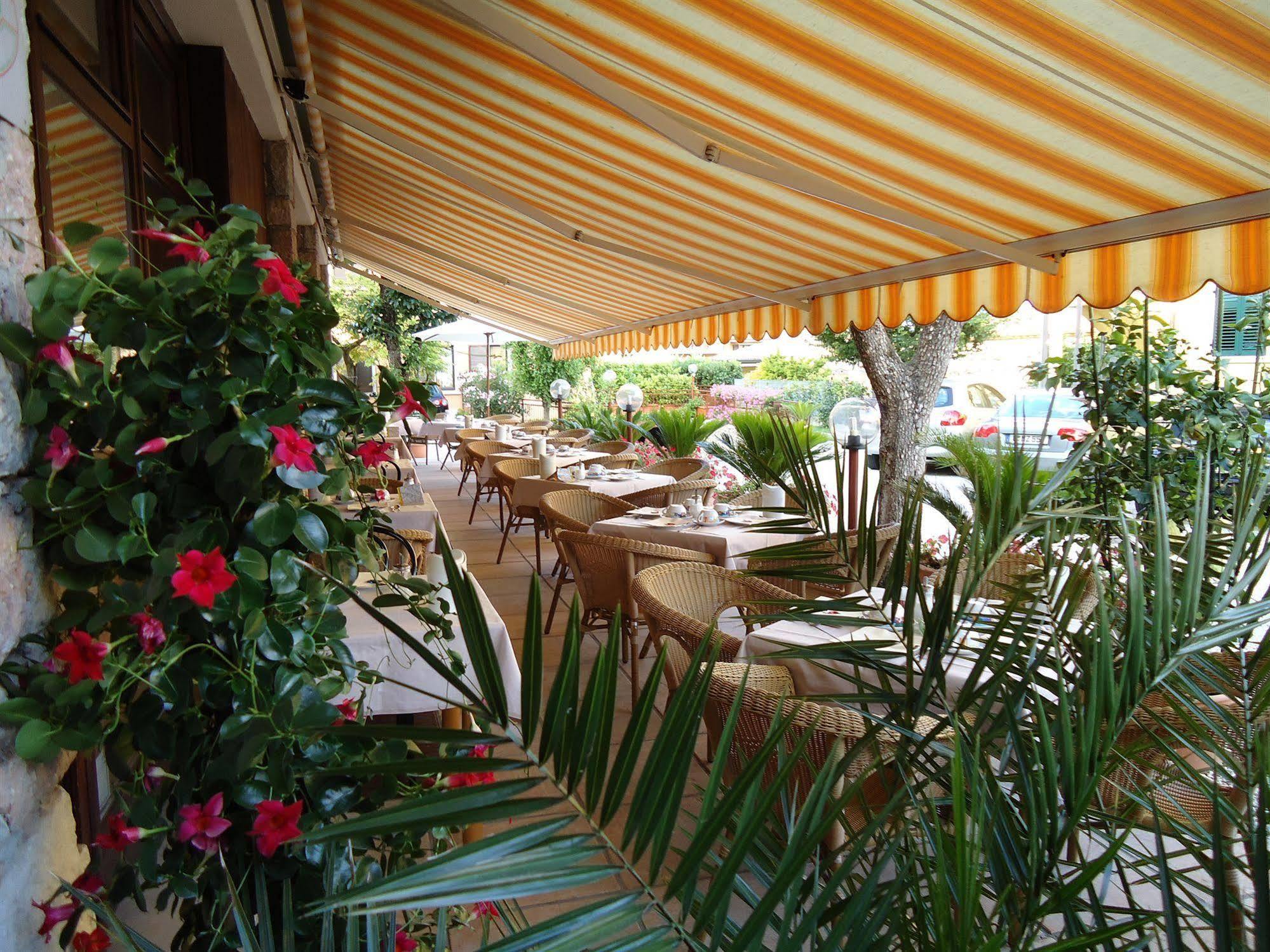 Garni Onda Hotell Torri Del Benaco Exteriör bild