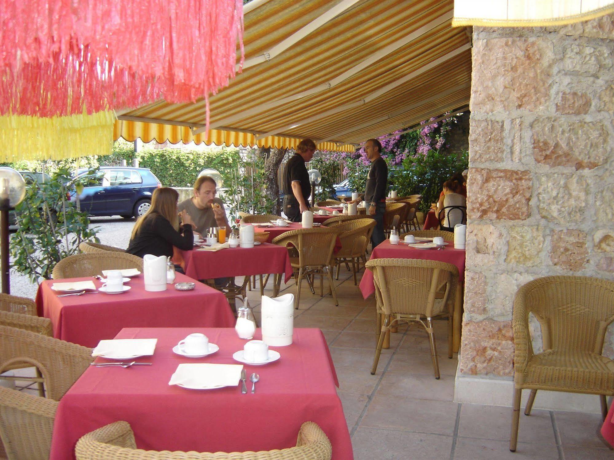 Garni Onda Hotell Torri Del Benaco Exteriör bild