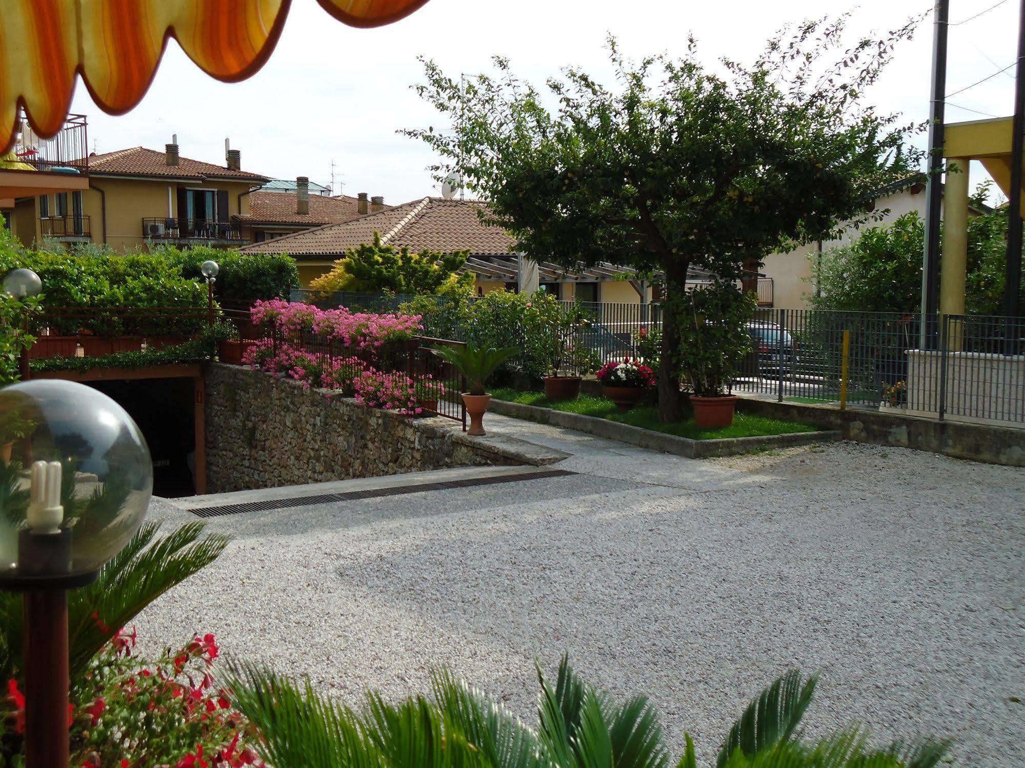 Garni Onda Hotell Torri Del Benaco Exteriör bild