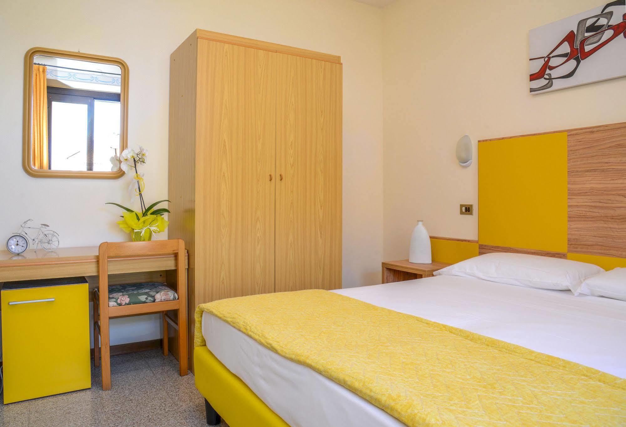 Garni Onda Hotell Torri Del Benaco Exteriör bild