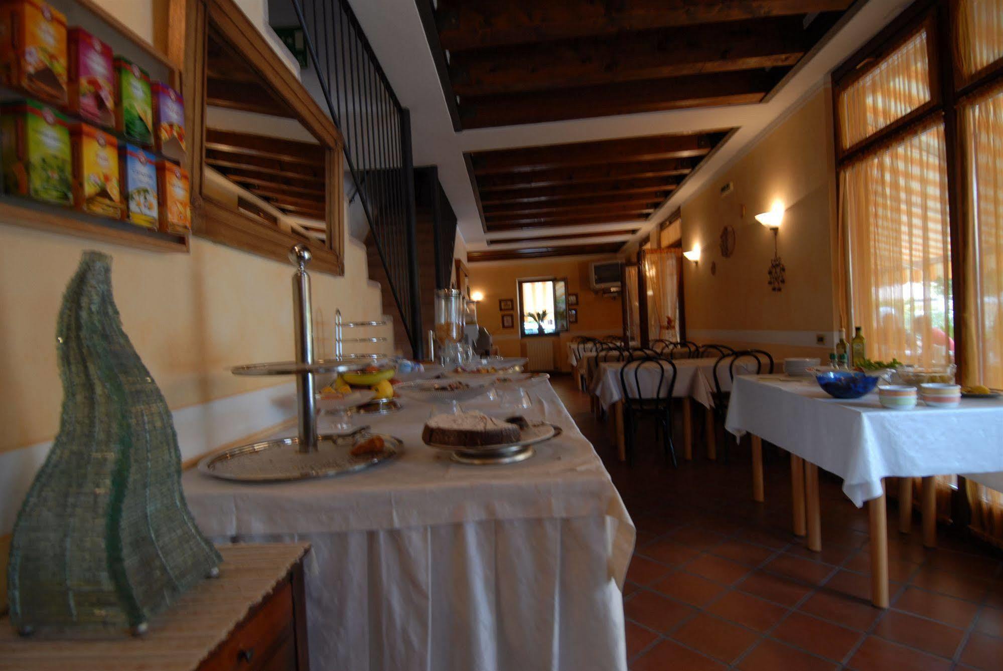 Garni Onda Hotell Torri Del Benaco Exteriör bild