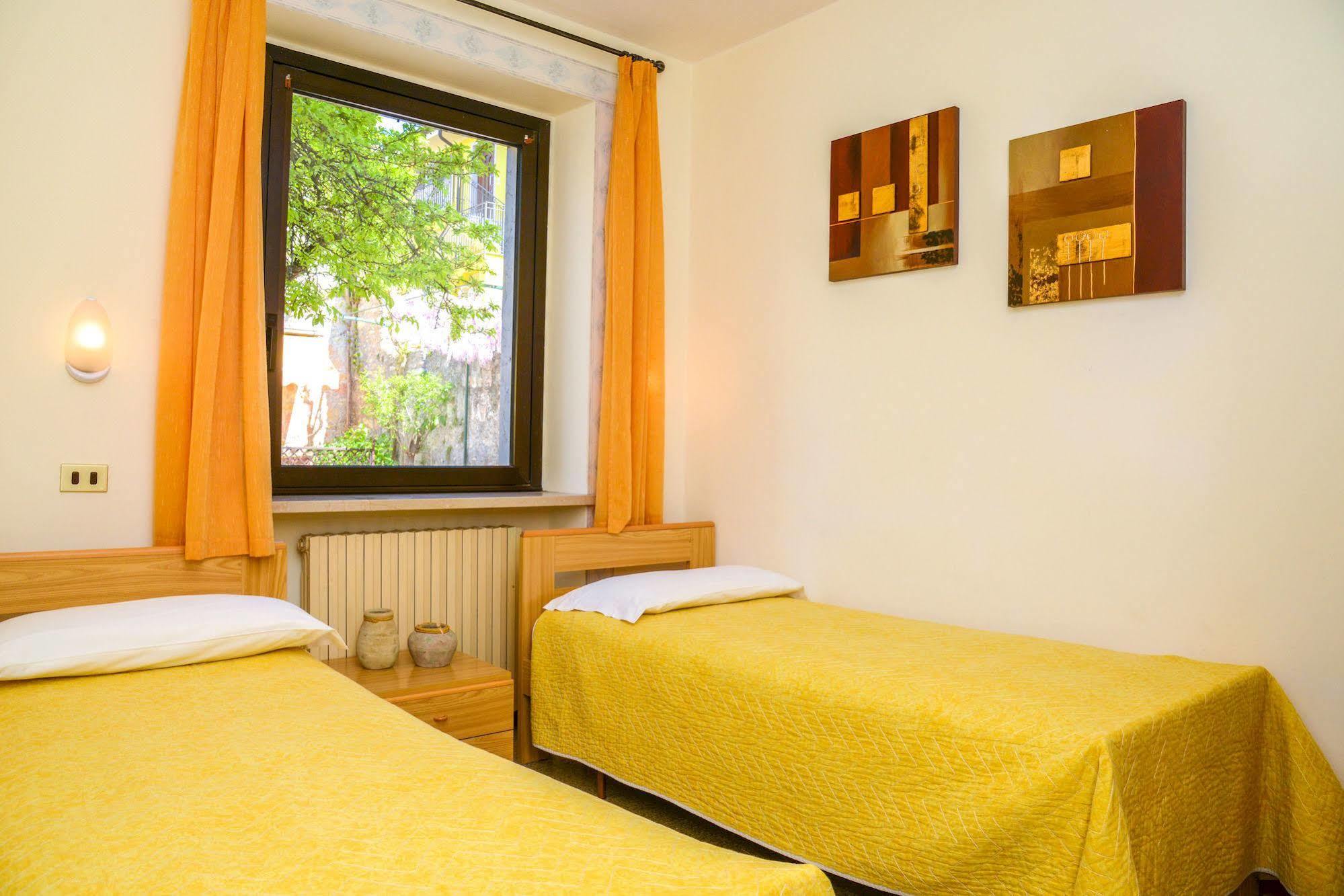 Garni Onda Hotell Torri Del Benaco Exteriör bild