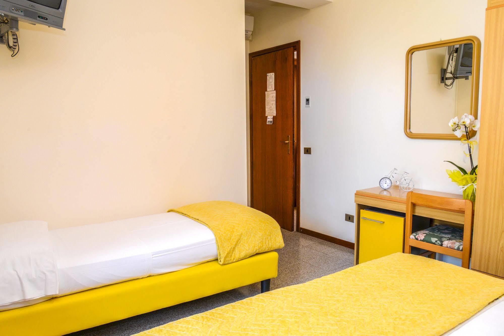 Garni Onda Hotell Torri Del Benaco Exteriör bild