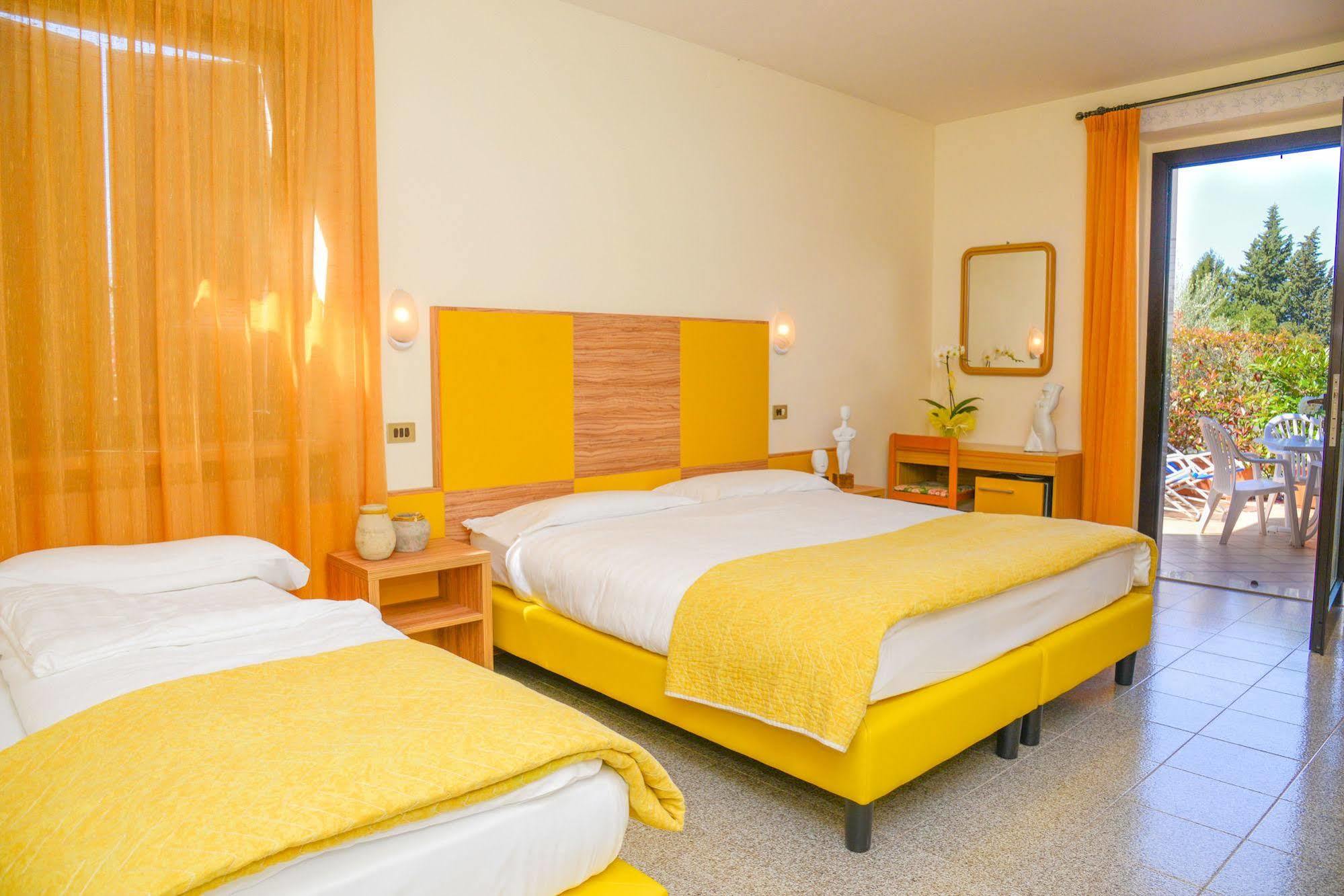 Garni Onda Hotell Torri Del Benaco Exteriör bild