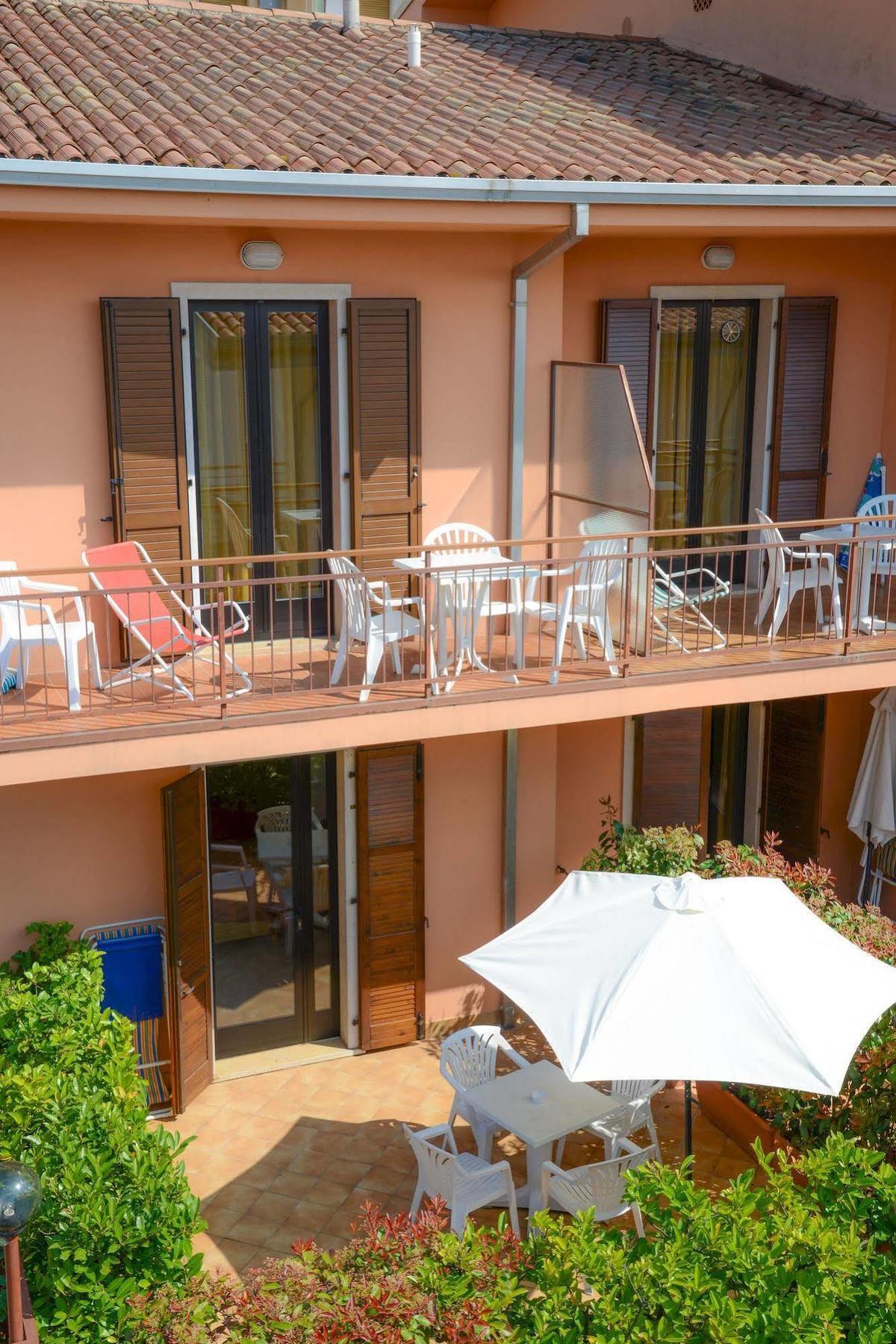 Garni Onda Hotell Torri Del Benaco Exteriör bild