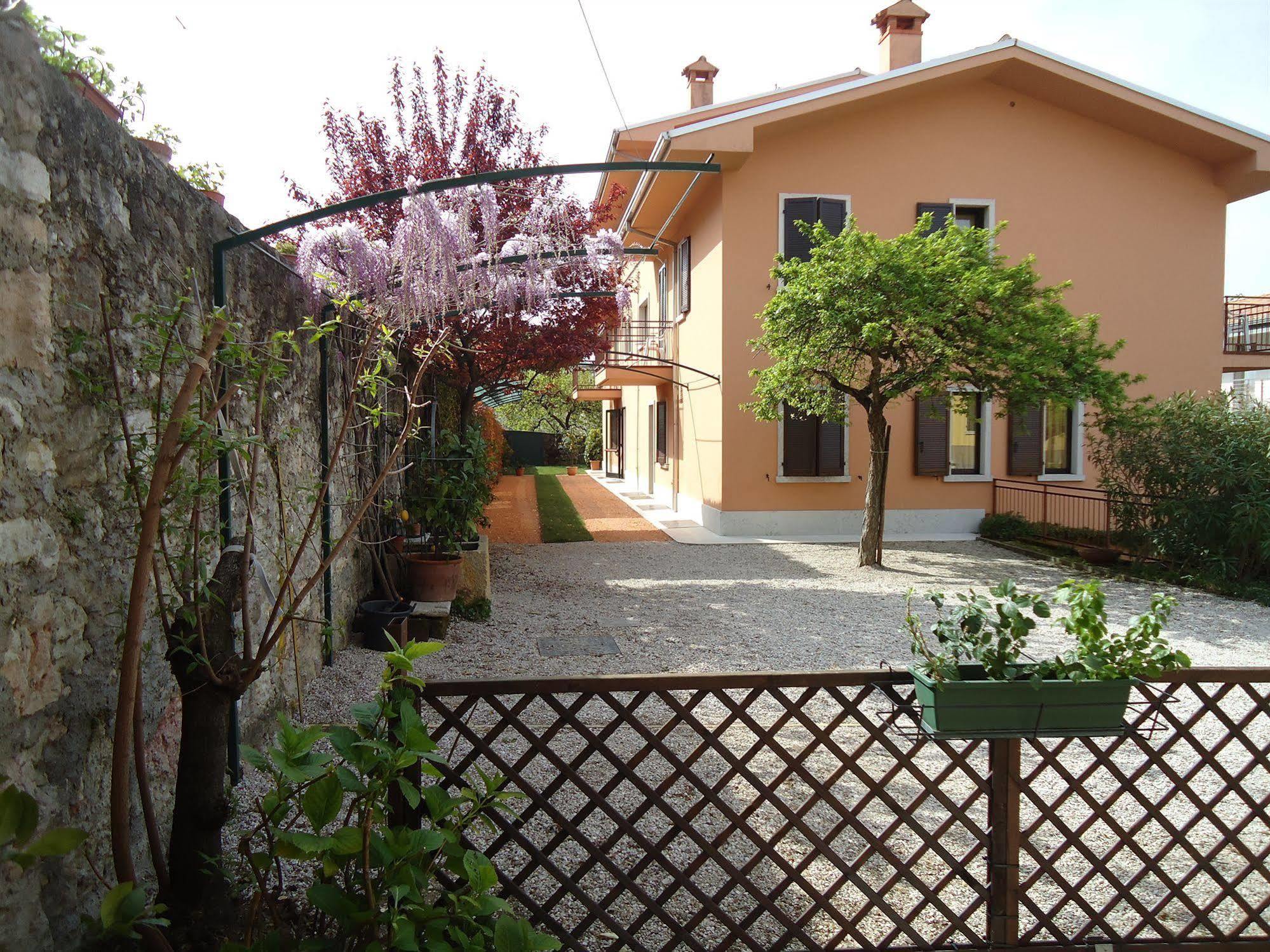 Garni Onda Hotell Torri Del Benaco Exteriör bild