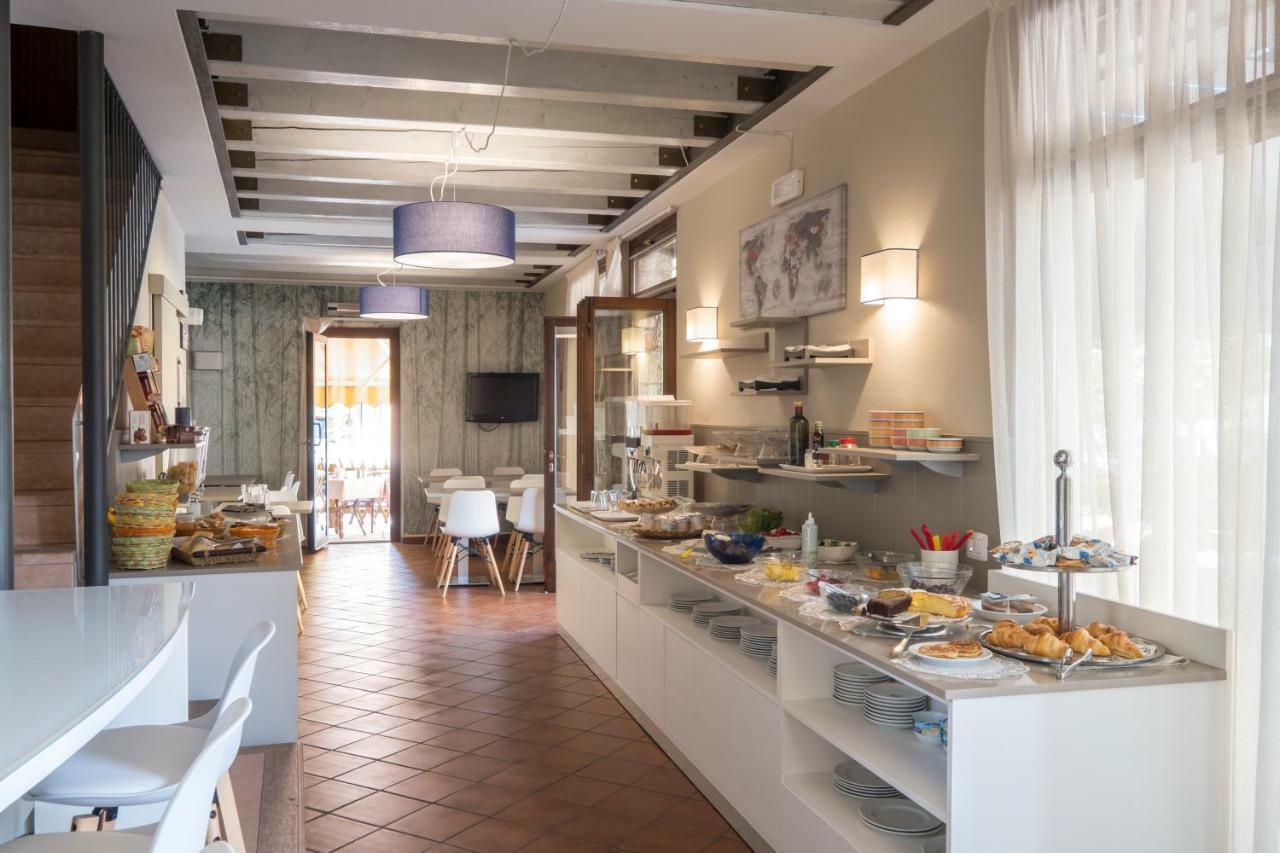 Garni Onda Hotell Torri Del Benaco Exteriör bild