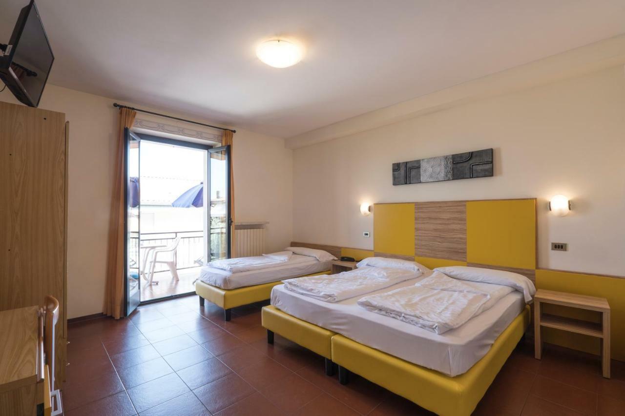Garni Onda Hotell Torri Del Benaco Exteriör bild
